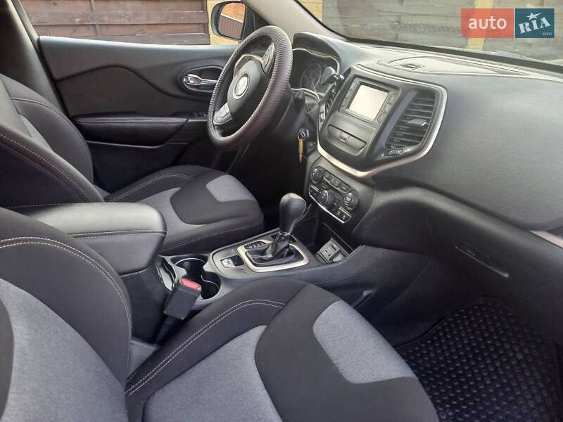 Внедорожник / Кроссовер Jeep Cherokee 2016 в Киеве