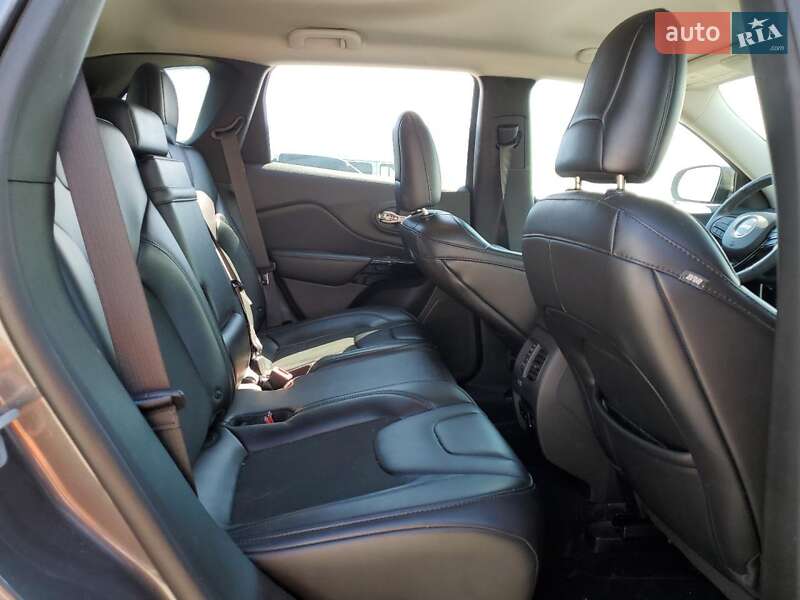 Внедорожник / Кроссовер Jeep Cherokee 2018 в Черновцах
