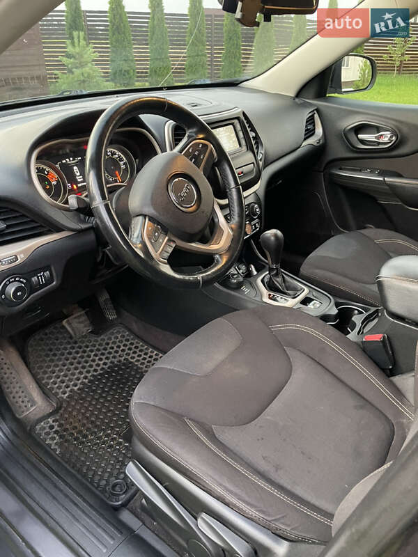 Позашляховик / Кросовер Jeep Cherokee 2016 в Києві