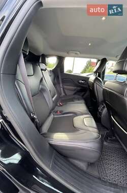 Внедорожник / Кроссовер Jeep Cherokee 2019 в 