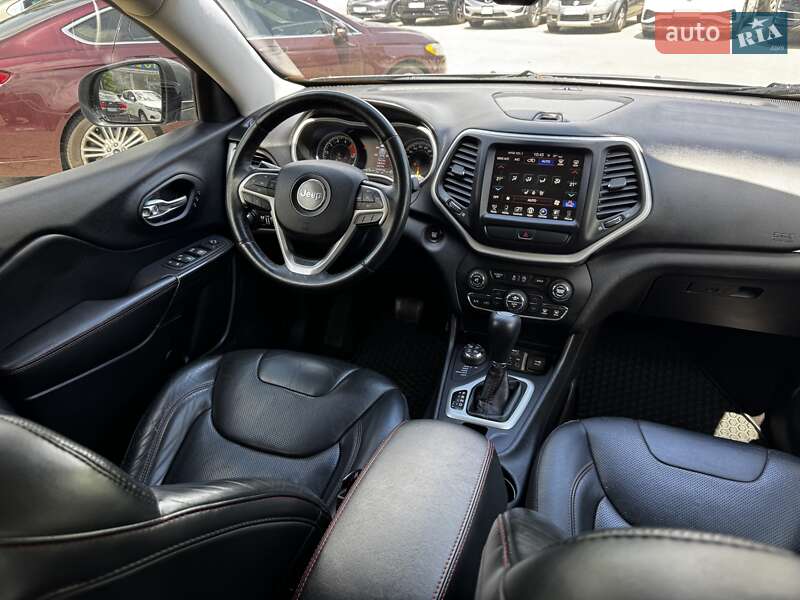 Внедорожник / Кроссовер Jeep Cherokee 2016 в Днепре