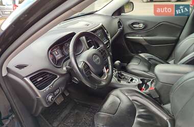 Внедорожник / Кроссовер Jeep Cherokee 2019 в 