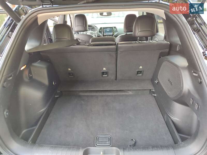 Внедорожник / Кроссовер Jeep Cherokee 2019 в Ровно