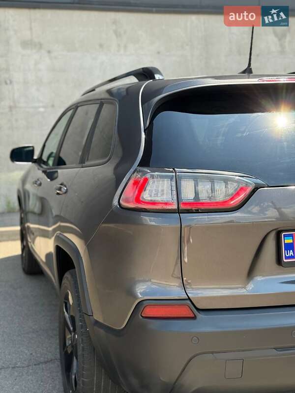 Внедорожник / Кроссовер Jeep Cherokee 2019 в Киеве