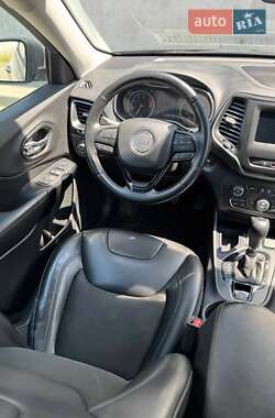Внедорожник / Кроссовер Jeep Cherokee 2019 в 
