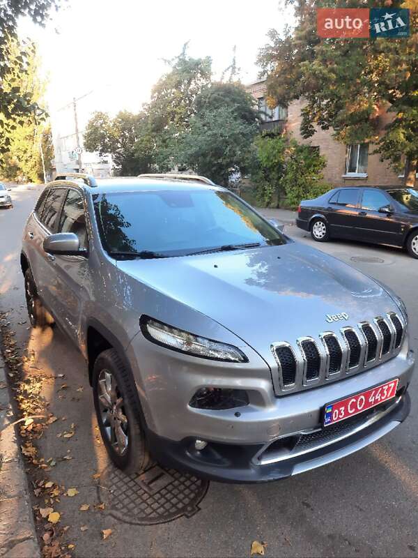 Внедорожник / Кроссовер Jeep Cherokee 2015 в Киеве