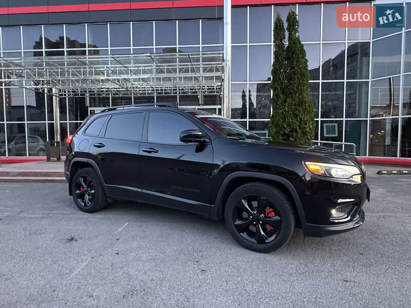 Позашляховик / Кросовер Jeep Cherokee 2018 в 