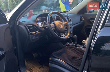 Позашляховик / Кросовер Jeep Cherokee 2018 в 