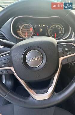 Внедорожник / Кроссовер Jeep Cherokee 2015 в 