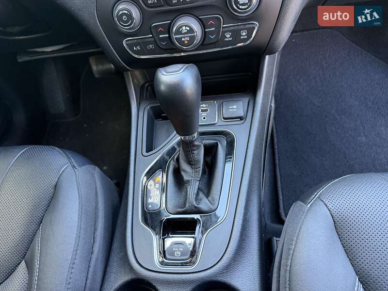 Внедорожник / Кроссовер Jeep Cherokee 2019 в Одессе