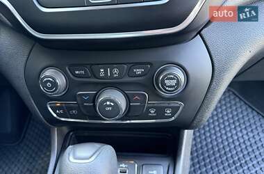 Внедорожник / Кроссовер Jeep Cherokee 2020 в 