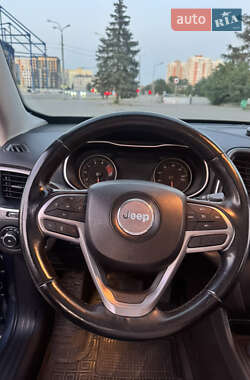 Внедорожник / Кроссовер Jeep Cherokee 2020 в 