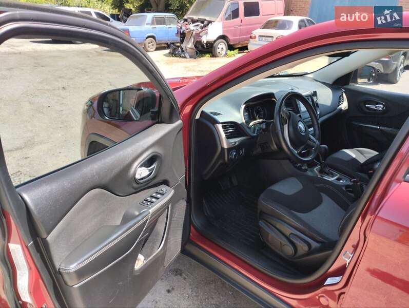 Внедорожник / Кроссовер Jeep Cherokee 2013 в Харькове