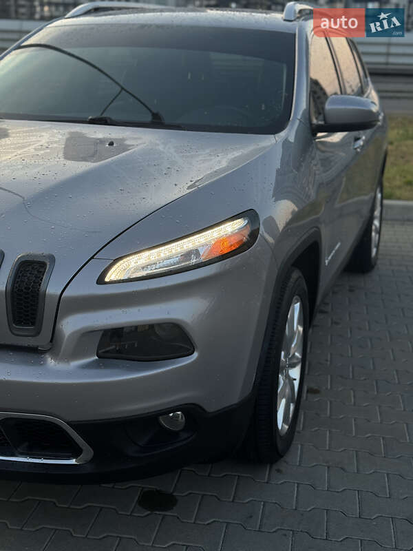 Внедорожник / Кроссовер Jeep Cherokee 2016 в Киеве