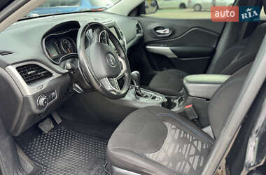 Внедорожник / Кроссовер Jeep Cherokee 2019 в 