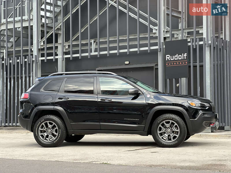 Внедорожник / Кроссовер Jeep Cherokee 2019 в Киеве