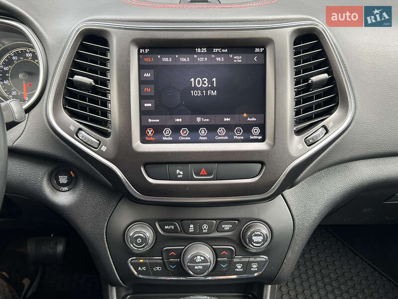 Внедорожник / Кроссовер Jeep Cherokee 2019 в Киеве