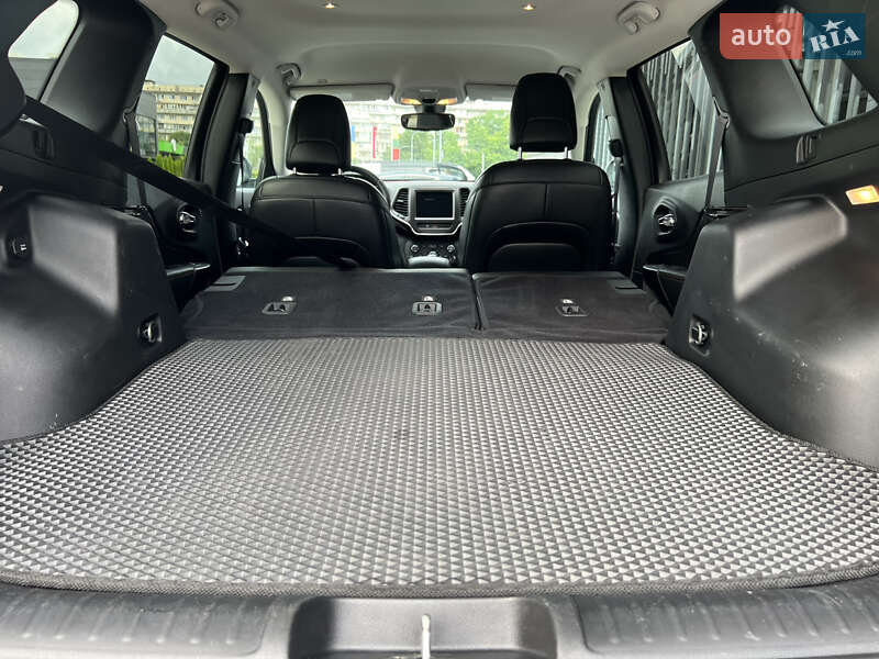 Внедорожник / Кроссовер Jeep Cherokee 2019 в Киеве