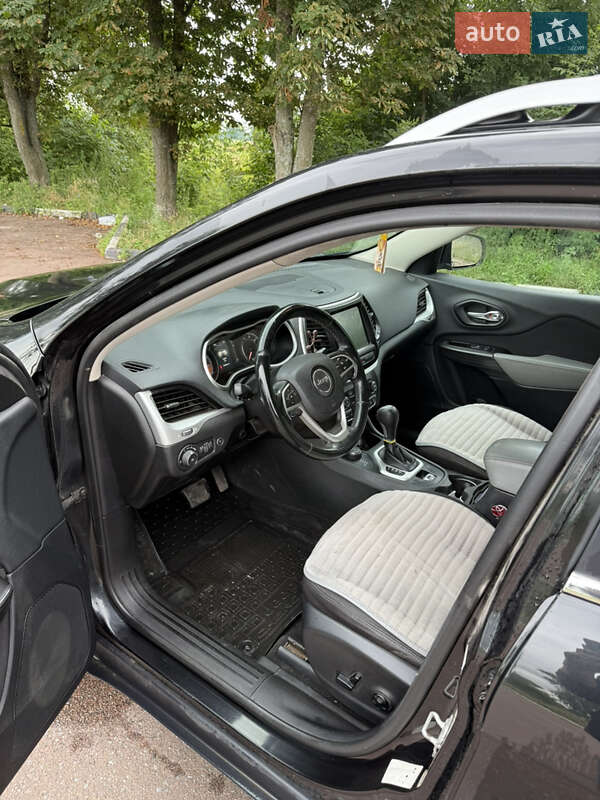 Внедорожник / Кроссовер Jeep Cherokee 2013 в Шостке
