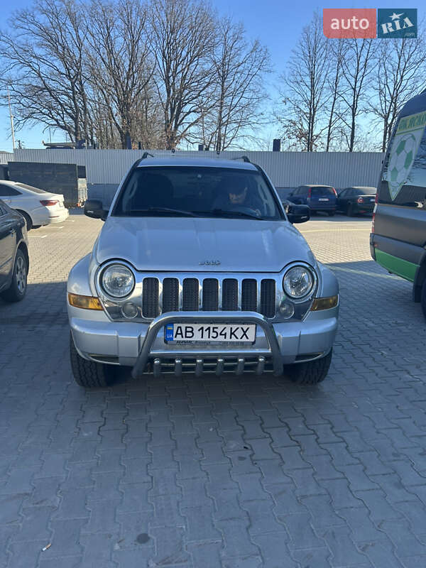 Внедорожник / Кроссовер Jeep Cherokee 2004 в Виннице