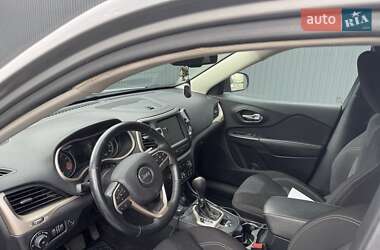 Позашляховик / Кросовер Jeep Cherokee 2015 в 
