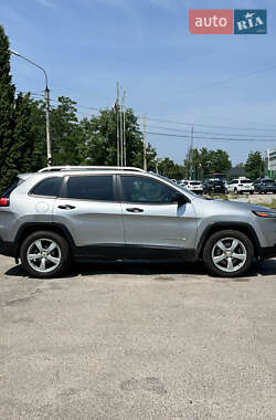 Позашляховик / Кросовер Jeep Cherokee 2013 в 