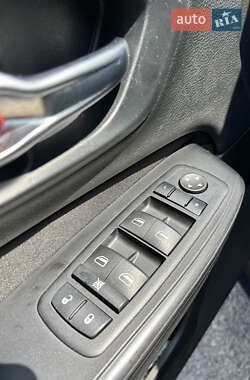 Позашляховик / Кросовер Jeep Cherokee 2013 в 