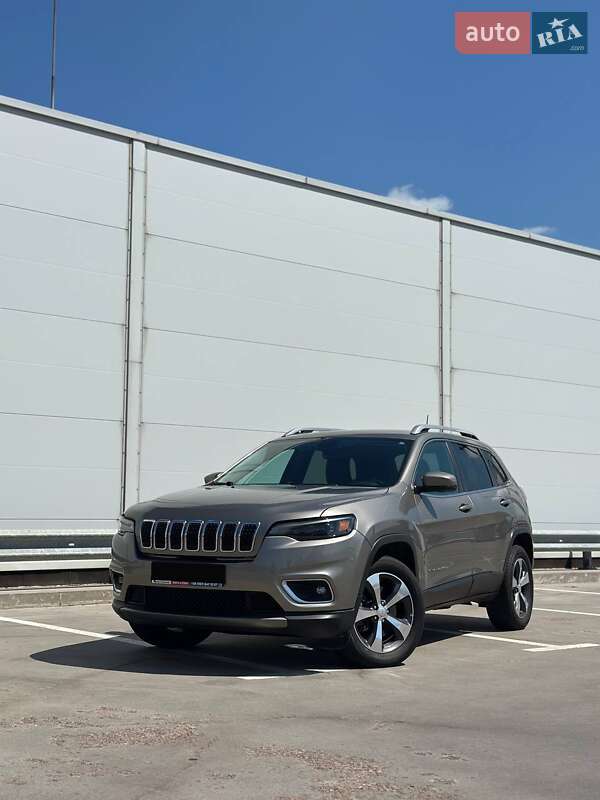 Внедорожник / Кроссовер Jeep Cherokee 2019 в Киеве