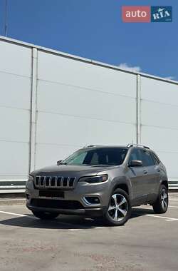 Позашляховик / Кросовер Jeep Cherokee 2019 в 