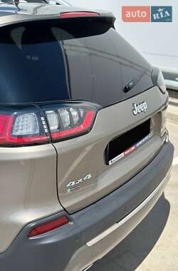 Позашляховик / Кросовер Jeep Cherokee 2019 в 