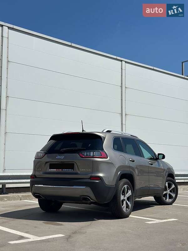 Внедорожник / Кроссовер Jeep Cherokee 2019 в Киеве
