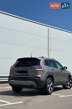Позашляховик / Кросовер Jeep Cherokee 2019 в 