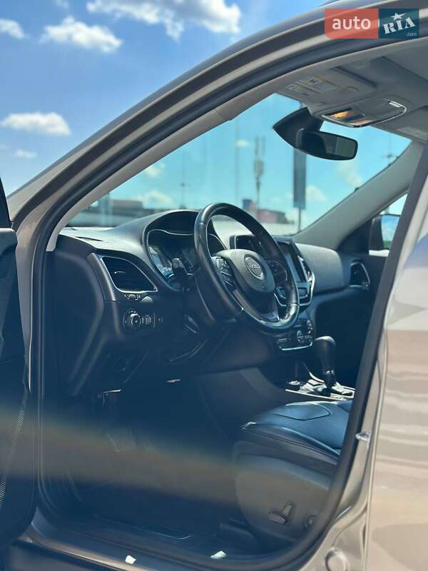 Внедорожник / Кроссовер Jeep Cherokee 2019 в Киеве