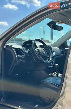 Позашляховик / Кросовер Jeep Cherokee 2019 в 