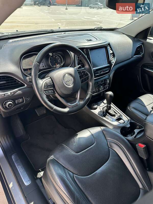 Внедорожник / Кроссовер Jeep Cherokee 2019 в Киеве