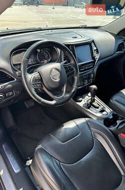Позашляховик / Кросовер Jeep Cherokee 2019 в 