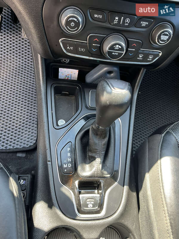 Внедорожник / Кроссовер Jeep Cherokee 2018 в Киеве