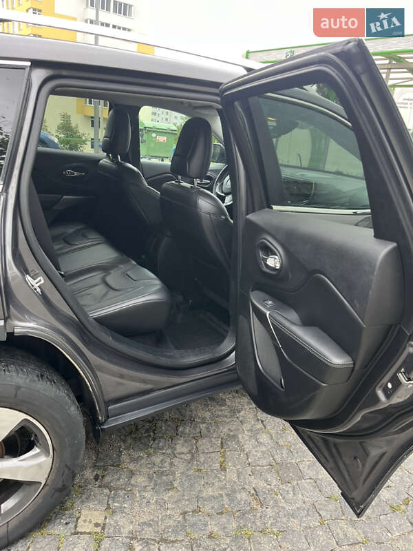 Внедорожник / Кроссовер Jeep Cherokee 2019 в Хмельницком