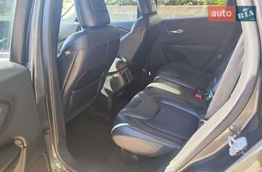 Внедорожник / Кроссовер Jeep Cherokee 2015 в 