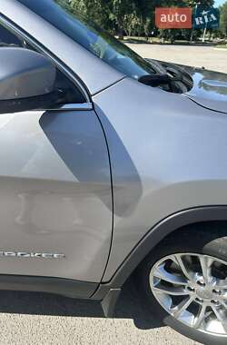 Внедорожник / Кроссовер Jeep Cherokee 2021 в 