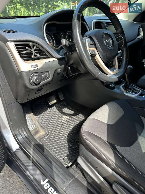 Позашляховик / Кросовер Jeep Cherokee 2014 в Сумах