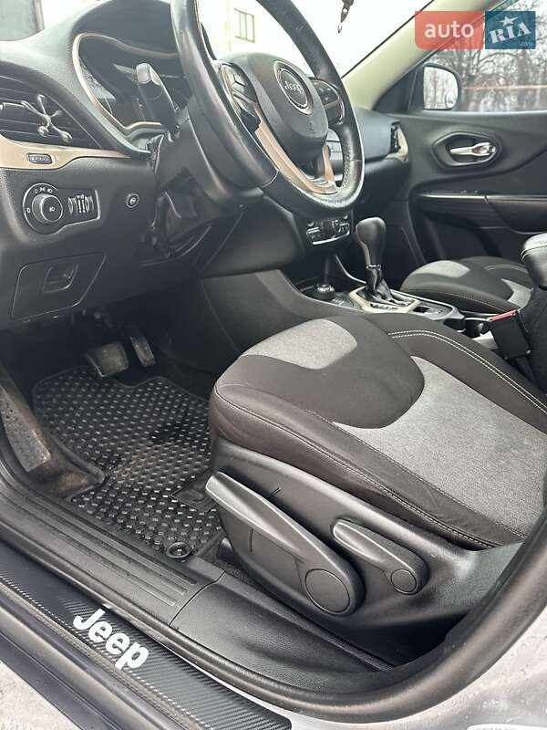 Позашляховик / Кросовер Jeep Cherokee 2014 в Сумах