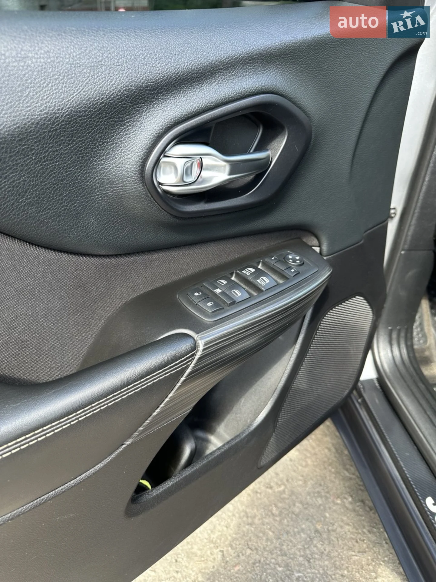 2014 Jeep Cherokee - мініатюра 17
