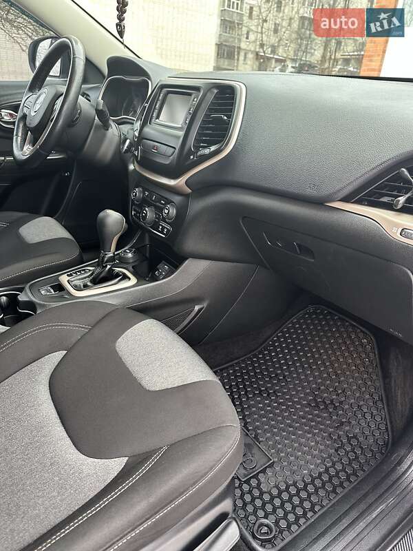 Позашляховик / Кросовер Jeep Cherokee 2014 в Сумах