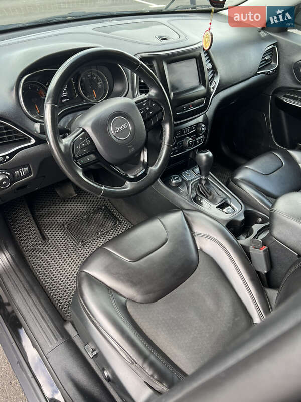 Внедорожник / Кроссовер Jeep Cherokee 2019 в Ровно