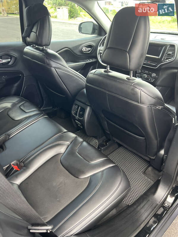 Внедорожник / Кроссовер Jeep Cherokee 2019 в Ровно
