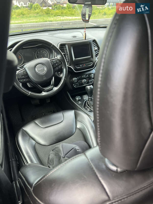 Внедорожник / Кроссовер Jeep Cherokee 2019 в Ровно