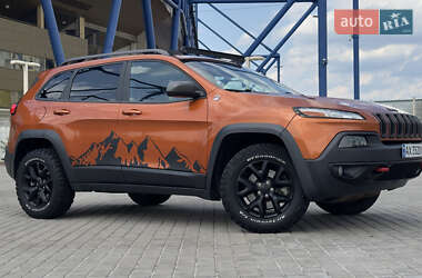 Внедорожник / Кроссовер Jeep Cherokee 2014 в 