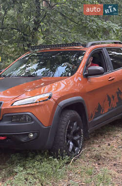 Внедорожник / Кроссовер Jeep Cherokee 2014 в 