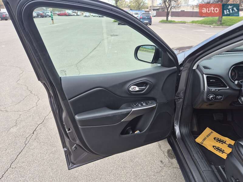 Внедорожник / Кроссовер Jeep Cherokee 2019 в Киеве